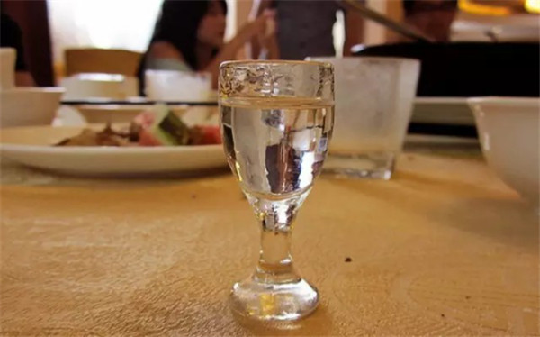 1575016870880215.jpg 秋季喝點白酒對養(yǎng)生大有妙處385.jpg